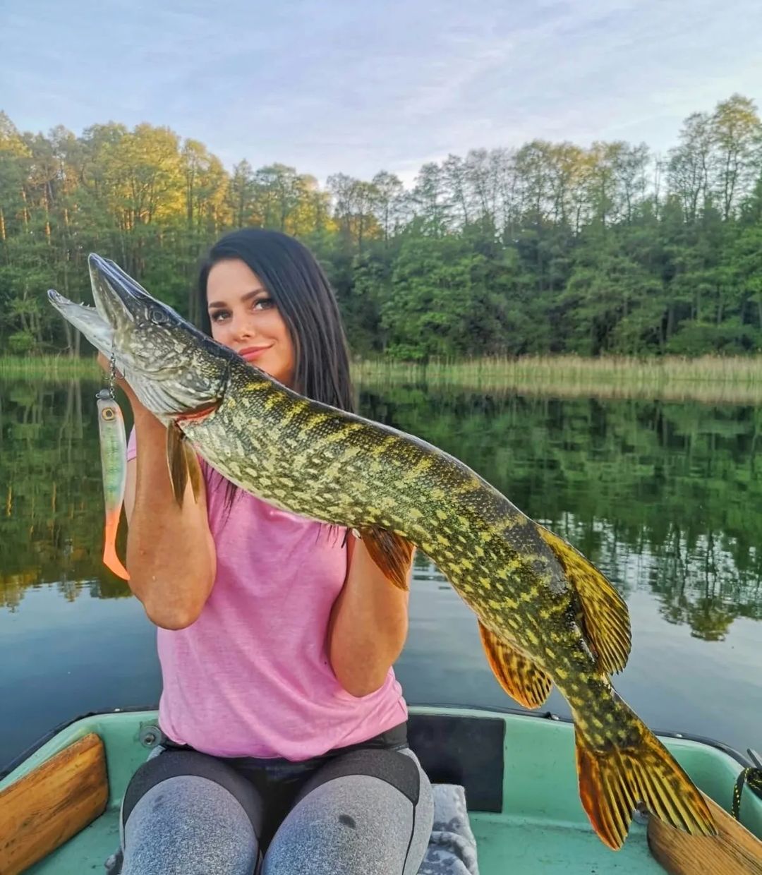 beautiful-girl-fishing.jpg