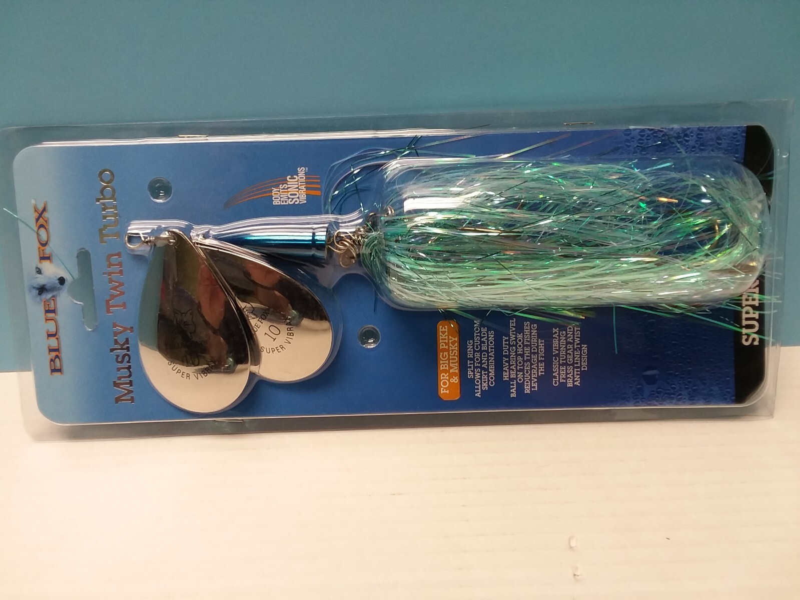 custom-musky-bucktail-blue-fox.jpg