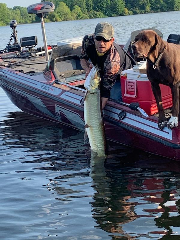 musky-caught-bass-lure-strike-king-magnum-squarebill.jpg
